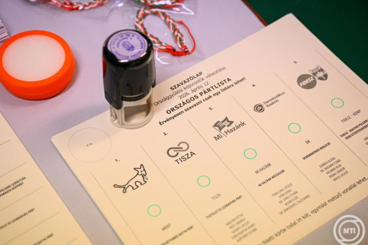 Megkezdődött a választás, máris született egy rekord