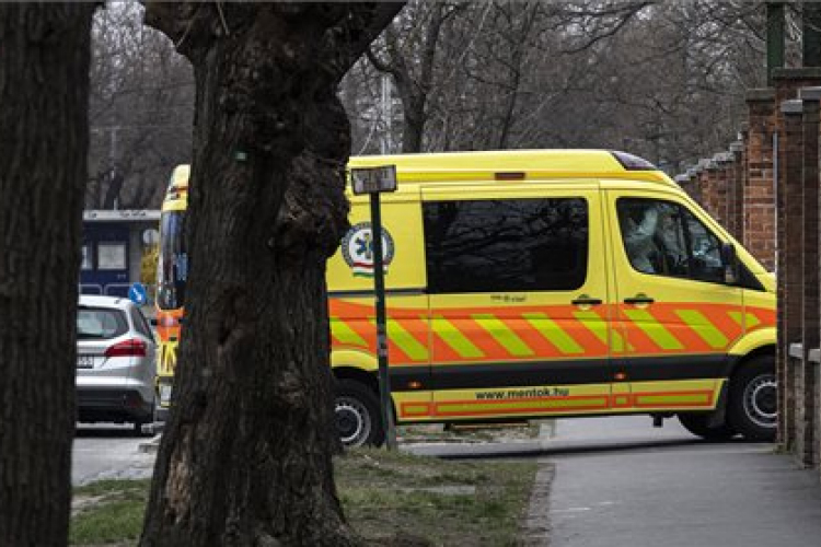 Leszálláskor összetört egy repülő a békéscsabai reptéren