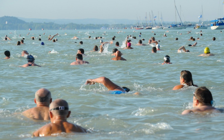 Vasárnap megtartják a Balaton-átúszást