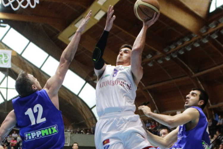 Tóth Ádám a szurkolókhoz fordult